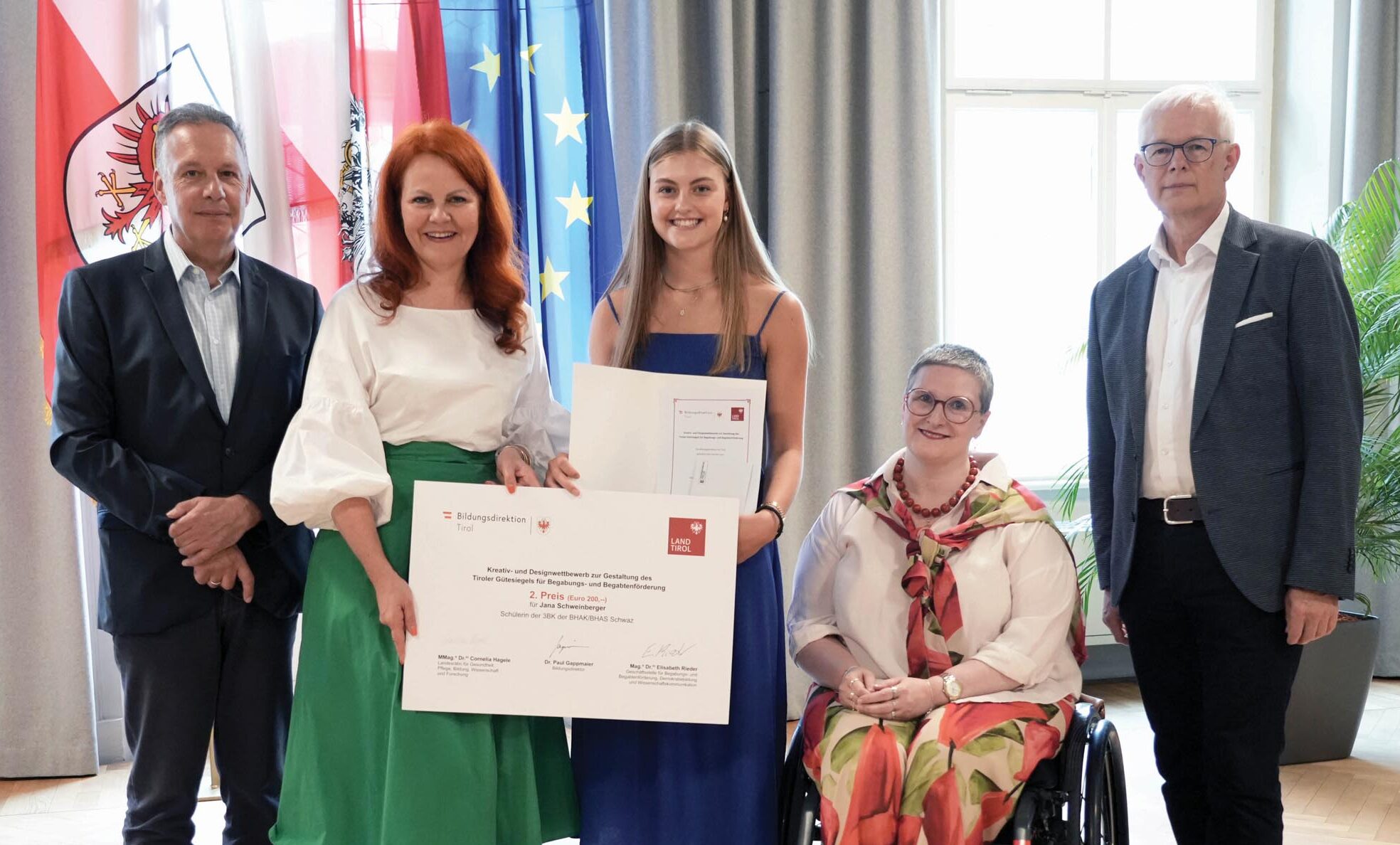 Zillertalerin-Jana-Schweinberger-holt-2-Platz-beim-Designwettbewerb