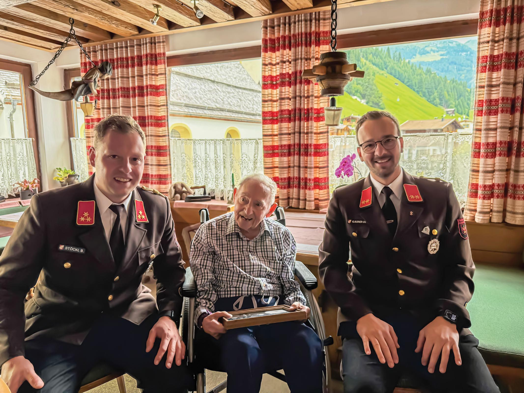 Die-Feuerwehr-Tux-gratuliert-herzlich-