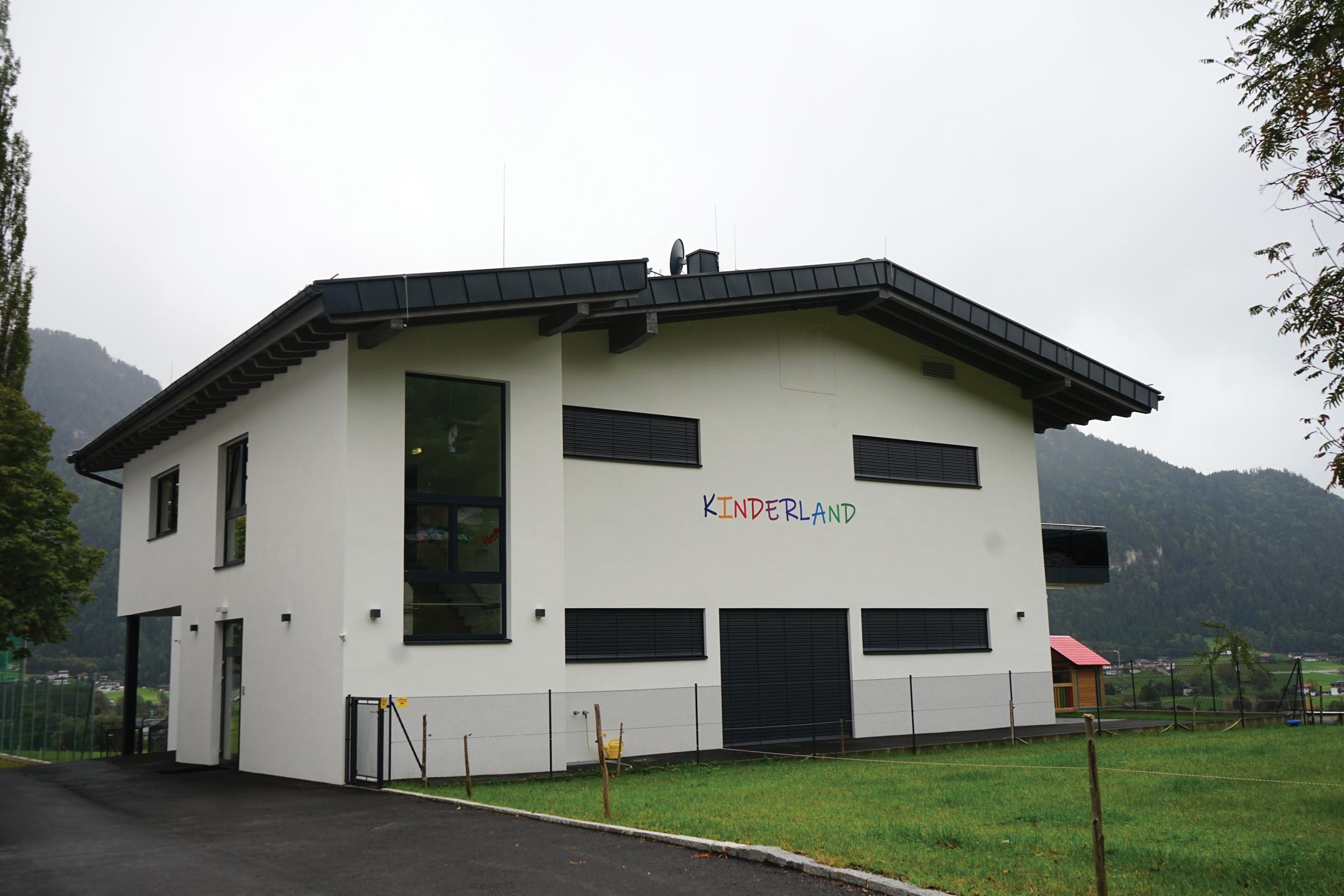 Einweihung-des-neuen-Kinderlandes