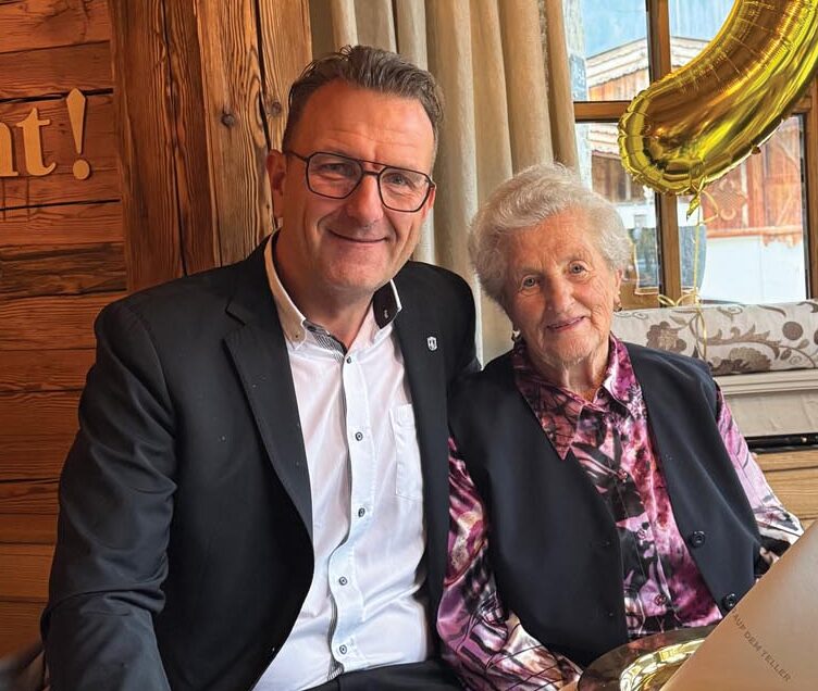 Gratulation-in-der-Gemeinde-Hippach